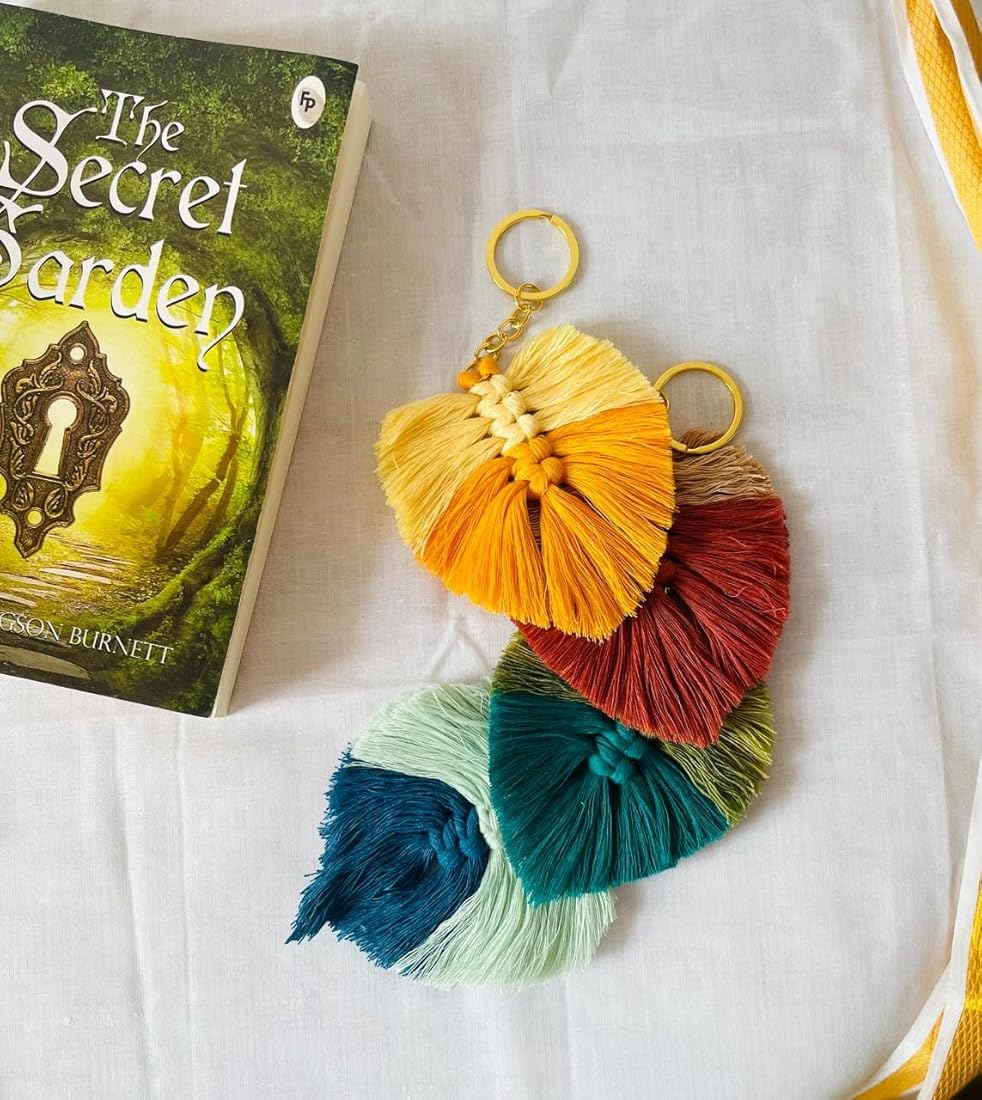 🍃 Macramé Shaded Leaf Keychain Bag Charm with Tassel – Handmade